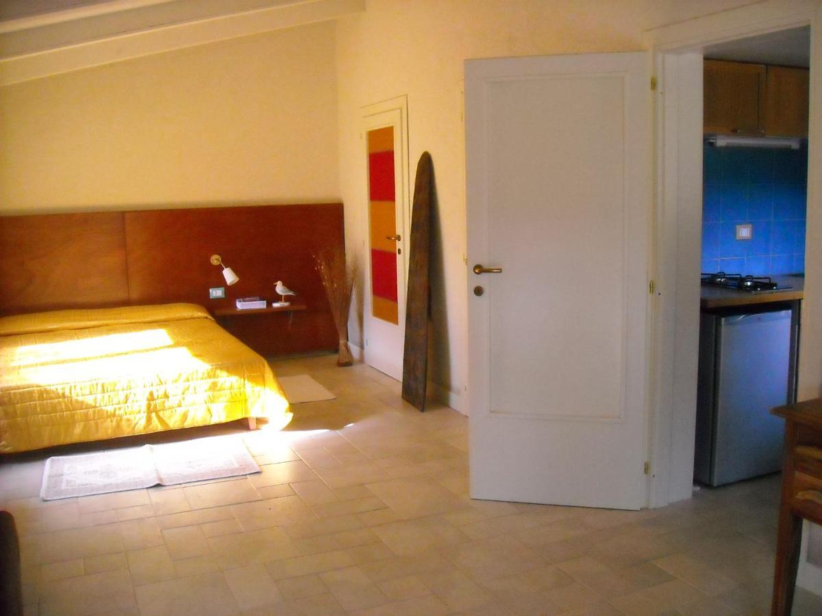 Villa Li Pireddi à Aglientu Extérieur photo